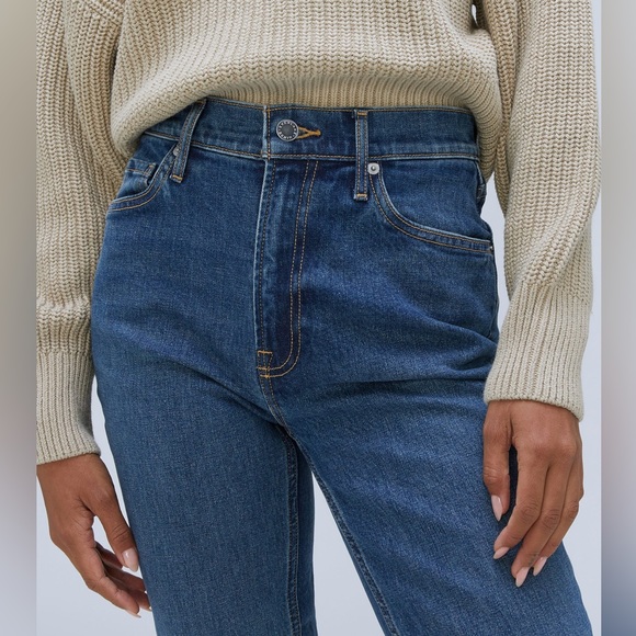 Everlane The Original Cheeky Jean - Picture 8 of 12